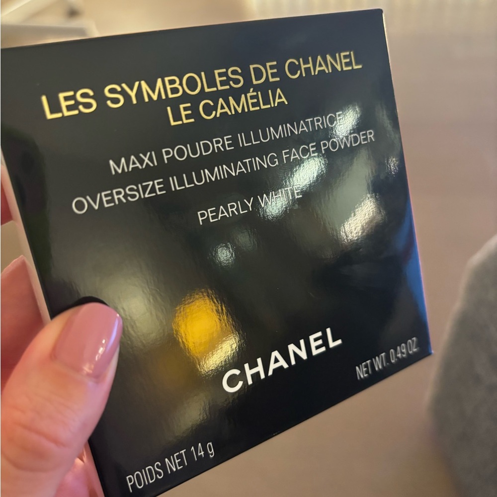 CHANEL Le Symbols de Chanel Le Camélia Pearly White Illuminating.  New Unopened